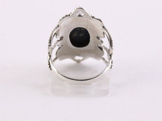 Bewerkte zilveren ring met lapis lazuli afbeelding 3