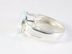 Opengewerkte hoogglans zilveren ring met blauwe topaas afbeelding 2