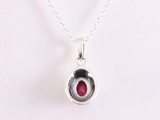 Fijne bewerkte zilveren hanger met robijn aan ketting afbeelding 3