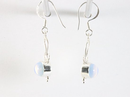 Fijne opengewerkte zilveren oorbellen met vuuropaal afbeelding 2