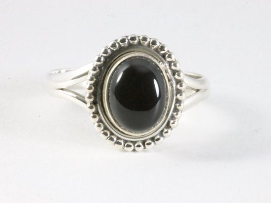 Bewerkte zilveren ring met onyx afbeelding 4