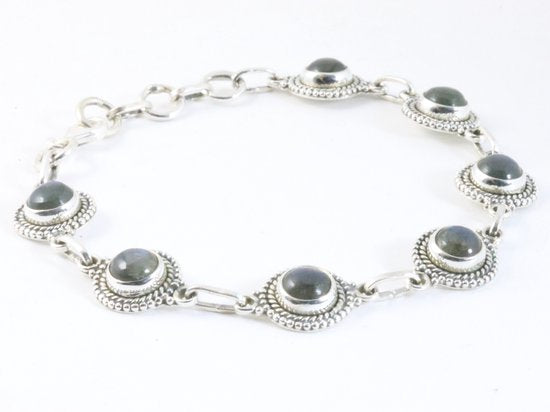 Bewerkte zilveren armband met labradoriet afbeelding 2