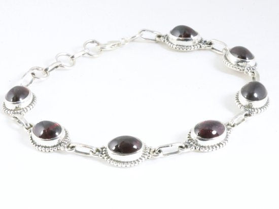 Bewerkte zilveren armband met granaat afbeelding 2