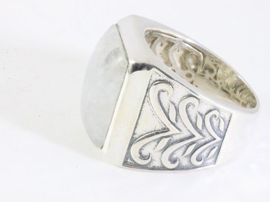 Zware bewerkte zilveren ring met regenboog maansteen afbeelding 2