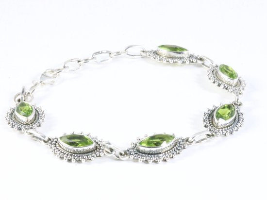 Bewerkte zilveren armband met peridoot afbeelding 2