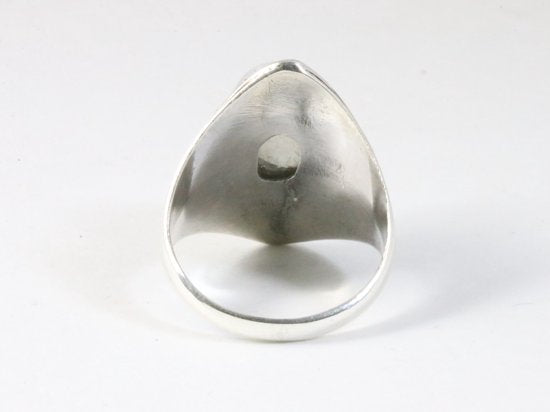 Bewerkte zilveren ring met regenboog maansteen afbeelding 3