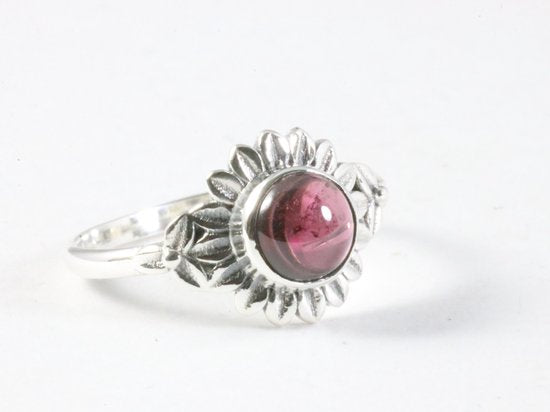 Fijne bewerkte zilveren ring met granaat afbeelding 1