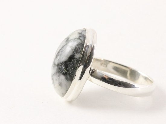 Ovale zilveren ring met pinoliet afbeelding 2