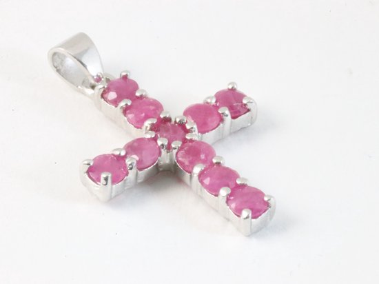 Fijne zilveren kruishanger met robijn aan ketting afbeelding 2