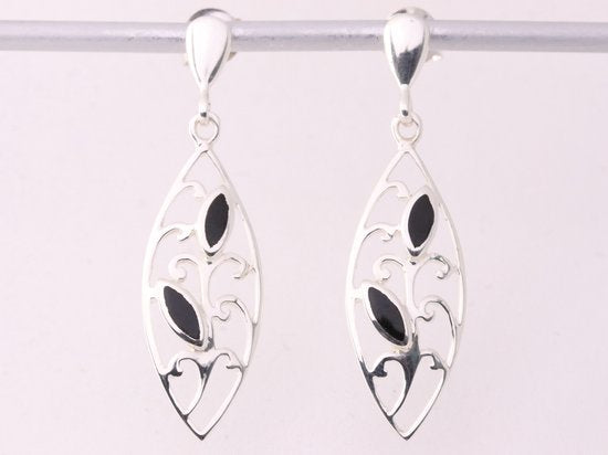 Opengewerkte zilveren oorstekers met onyx afbeelding 4