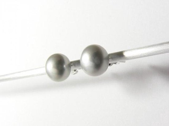 Zilveren oorstekers met natuurlijke grijze zoetwaterparel afbeelding 4