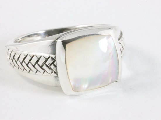 Zware bewerkte zilveren ring met parelmoer afbeelding 1