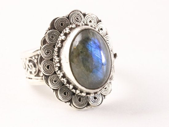 Traditionele bewerkte zware zilveren ring met labradoriet afbeelding 1