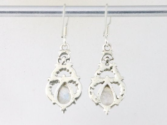 Opengewerkte zilveren oorbellen met regenboog maansteen afbeelding 2