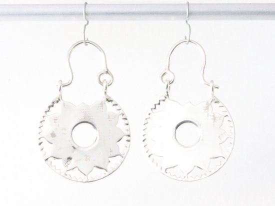 Traditionele bewerkte zilveren oorringen afbeelding 3