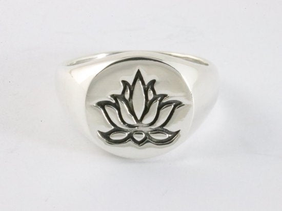 Zilveren zegelring met lotus bloem afbeelding 4