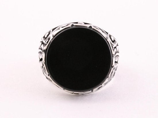 Ronde bewerkte zilveren herenring met onyx afbeelding 4