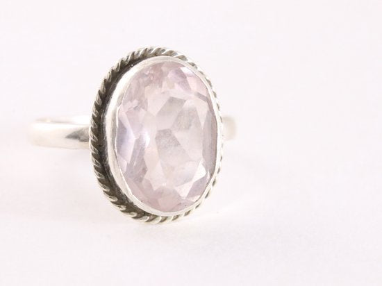 Bewerkte zilveren ring met rozenkwarts afbeelding 1
