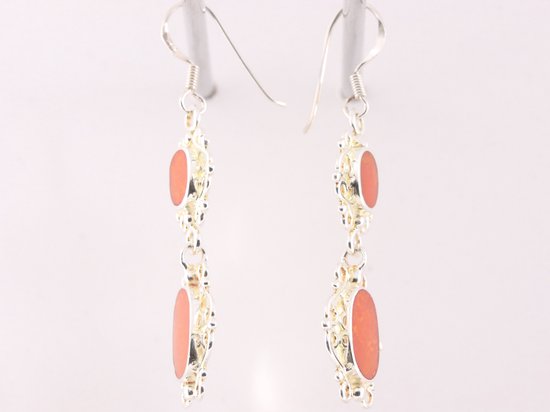 Lange opengewerkte zilveren oorbellen met rode koraal steen afbeelding 2