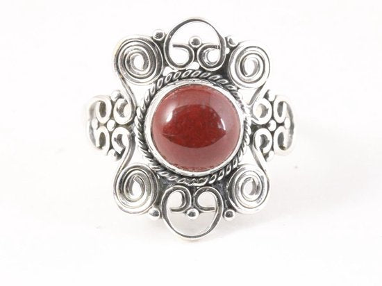 Opengewerkte zilveren ring met rode jaspis afbeelding 4