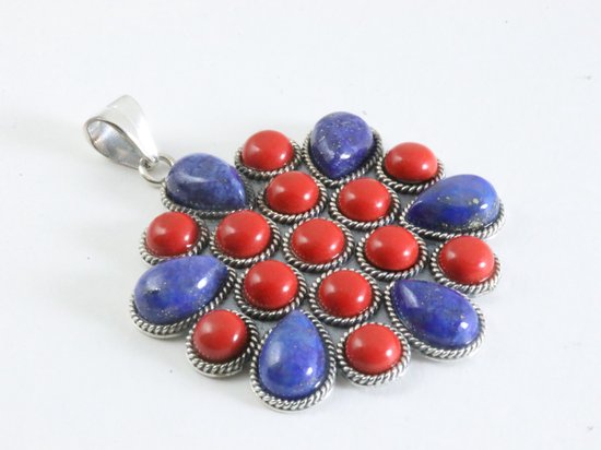 Traditionele bewerkte zilveren hanger met lapis lazuli en rode koraal steen afbeelding 2