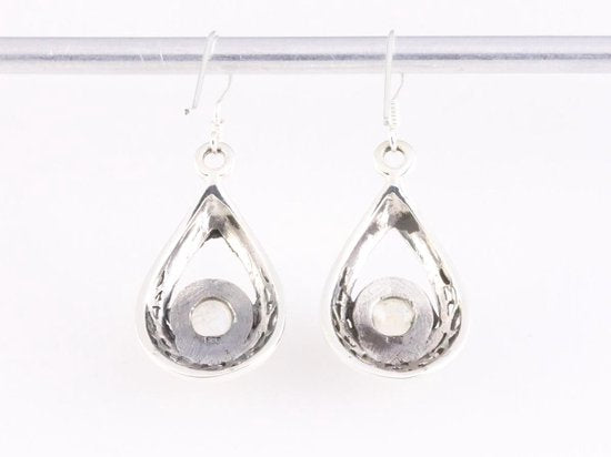 Opengewerkte zilveren oorbellen met regenboog maansteen afbeelding 2