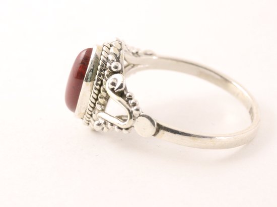 Fijne bewerkte zilveren ring met rode jaspis afbeelding 2