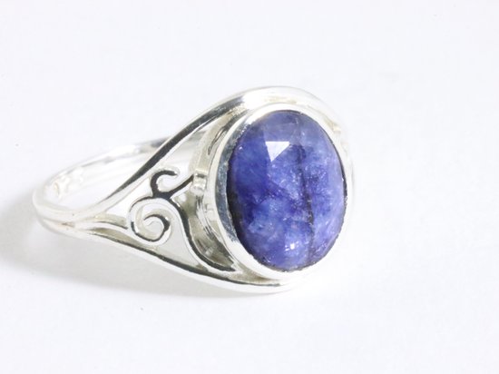 Opengewerkte zilveren ring met blauwe saffier afbeelding 1