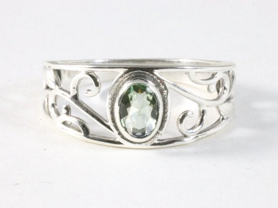 Fijne opengewerkte zilveren ring met groene amethist afbeelding 4