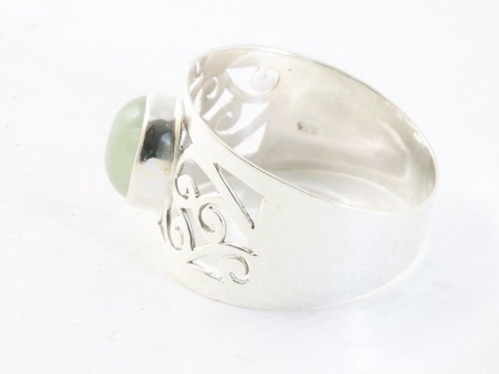 Opengewerkte zilveren ring met prehniet afbeelding 2