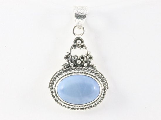 Bewerkte zilveren hanger met blauwe opaal afbeelding 4