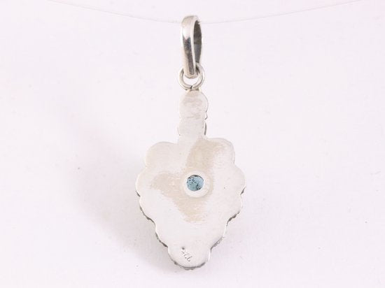 Bewerkte zilveren hanger met blauwe topaas afbeelding 3