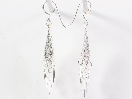 Lange fijne zilveren filigrein oorbellen afbeelding 2