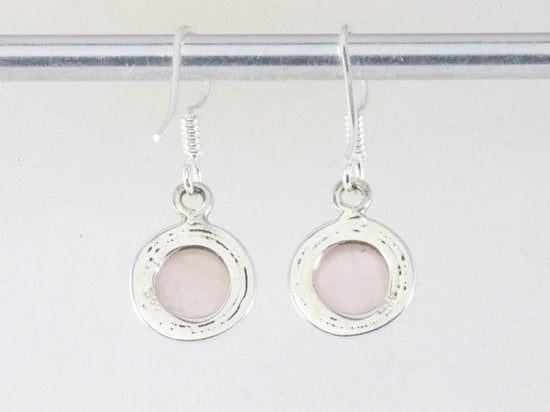 Fijne ronde zilveren oorbellen met rozenkwarts afbeelding 2