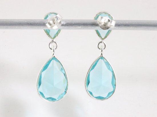 Zilveren oorstekers met blauwe topaas afbeelding 3