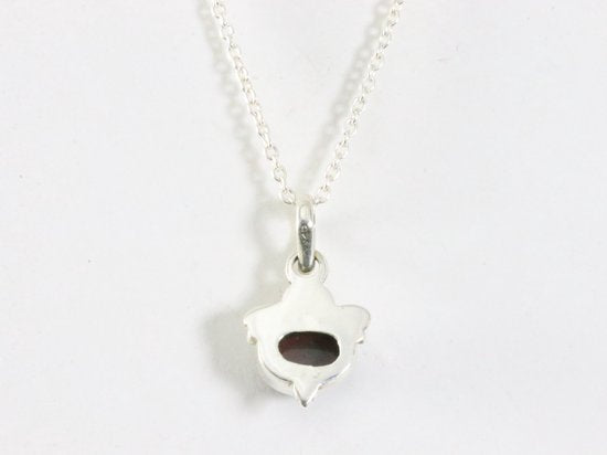 Fijne bewerkte zilveren hanger met granaat aan ketting afbeelding 3