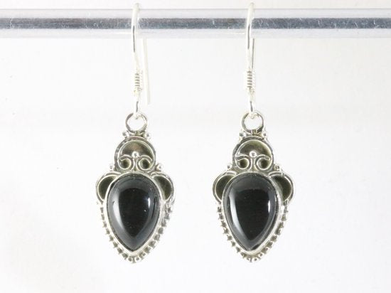 Fijne bewerkte zilveren oorbellen met onyx afbeelding 1