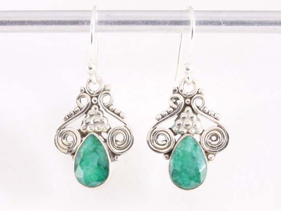 Opengewerkte zilveren oorbellen met smaragd afbeelding 4