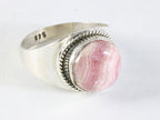 Ronde bewerkte zilveren ring met rhodochrosiet afbeelding 1