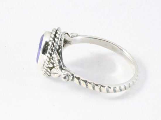 Fijne bewerkte zilveren ring met blauwe saffier afbeelding 2