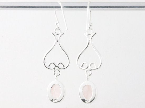 Lange opengewerkte zilveren oorbellen met rozenkwarts afbeelding 3