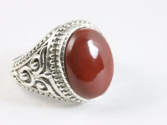 Zware bewerkte zilveren ring met rode jaspis afbeelding 1