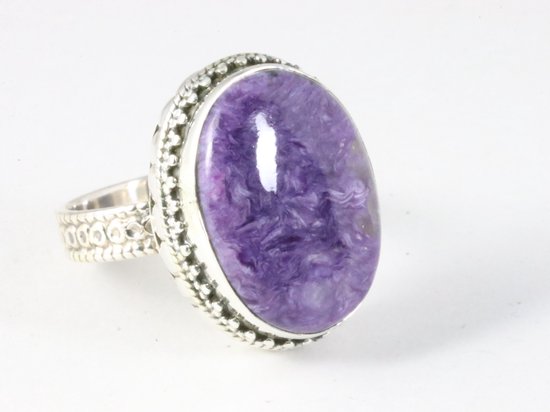 Zware bewerkte zilveren ring met paarse charoiet afbeelding 1