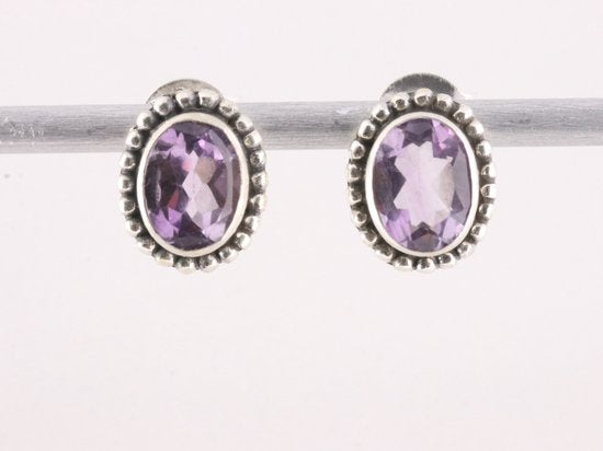 Bewerkte zilveren oorstekers met amethist afbeelding 1