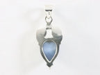 Bewerkte zilveren hanger met blauwe opaal afbeelding 3