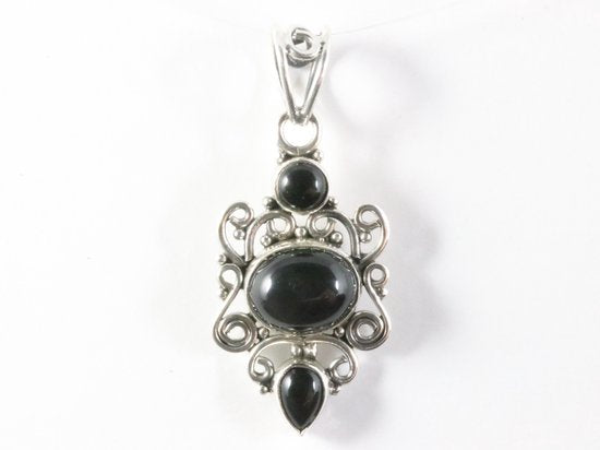 Opengewerkte zilveren hanger met onyx afbeelding 4