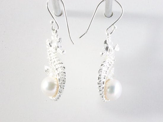 Zilveren zeepaardjes oorbellen met zoetwater parel afbeelding 2