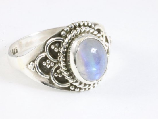 Bewerkte zilveren ring met regenboog maansteen afbeelding 1