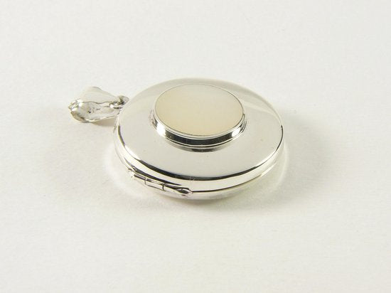 Rond zilveren medaillon met parelmoer afbeelding 2