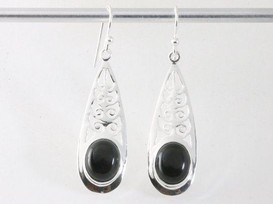 Lange opengewerkte zilveren oorbellen met onyx afbeelding 4